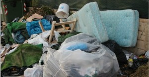 Discarica a cielo aperto  Via delle Muse a Fontane Bianche (photo by G. Bello).htm_20130430200332