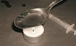 droga_cucchiaio_siringa_web--400x300_immagine_l