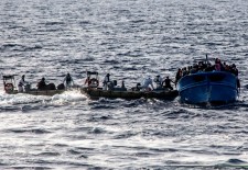 IMMIGRAZIONE: NAVE MARINA SOCCORRE 200 MIGRANTI