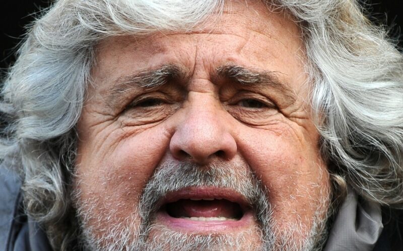 BEPPE GRILLO IN PIAZZA A SIRACUSA, SABATO 1° GIUGNO 2013