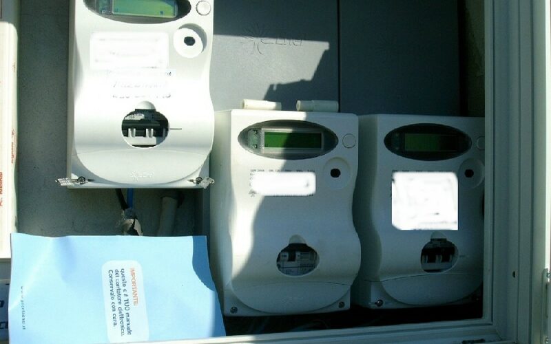 PRIOLO GARGALLO – RUBAVA ENERGIA ELETTRICA DAL CONTATORE DEL COMUNE