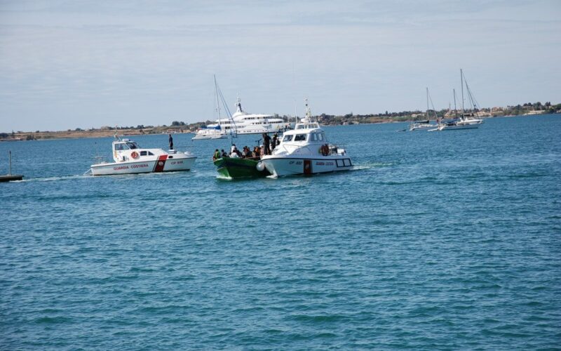 SIRACUSA – ARRESTATI 4 EGIZIANI PER IL REATO DI FAVOREGGIAMENTO DELL’IMMIGRAZIONE CLANDESTINA