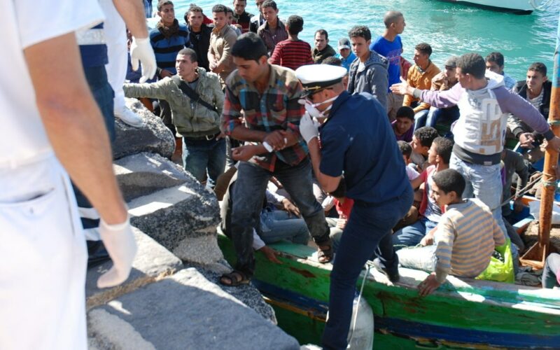 Siracusa: 73 migranti irregolari soccorsi dalla Guardia Costiera