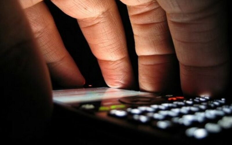 SIRACUSA – DENUNCIATE TRE PERSONE PER FURTO DI UN CELLULARE