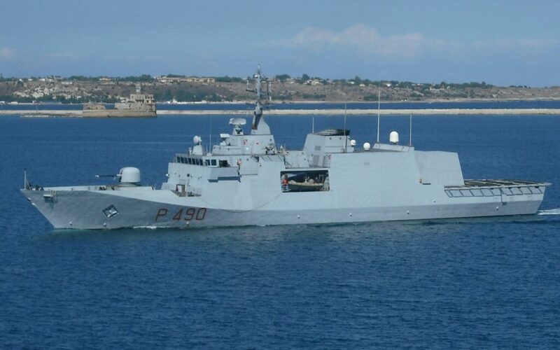 IMMIGRAZIONE: INTERVENTO NAVE CIGALA FULGOSI A SUD DI SIRACUSA, SALVATE 163 PERSONE