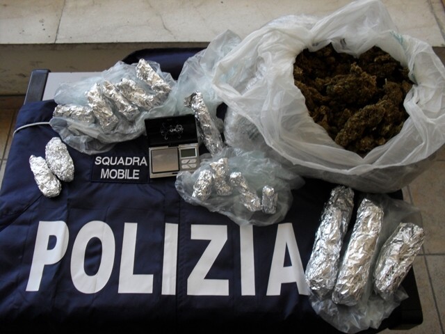 SIRACUSA – NASCONDEVA MARIJUANA DEMTRO CAMPER, ARRESTATO