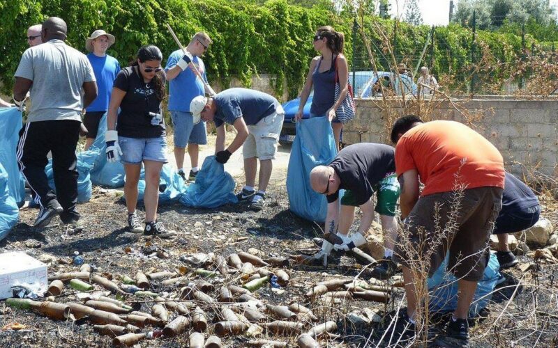 CASSIBILE: I MILITARI DI SIGONELLA E I VOLONTARI HANNO RIPULITO ALCUNE VIE DI FONTANE BIANCHE