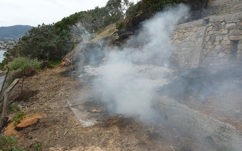 Pachino – Appicca fuoco a sterpaglie ma perde il controllo delle fiamme