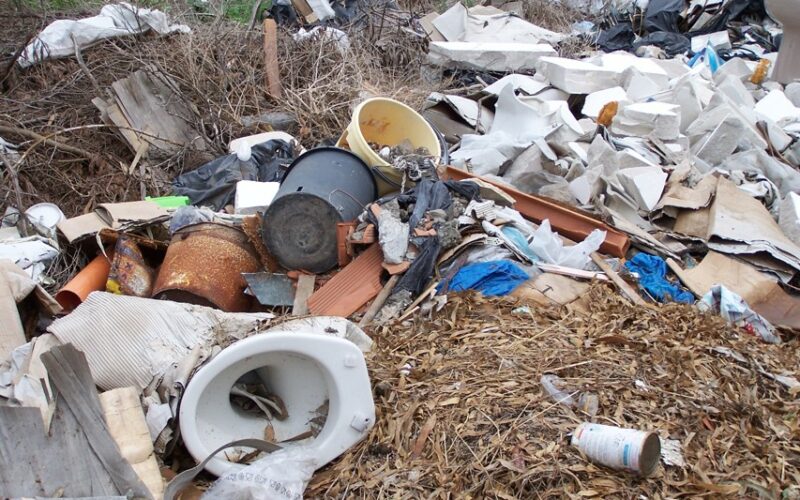SIRACUSA: RIMOSSI SEI CASSONI CON MATERIALE EDILE VICINE CIMITERO