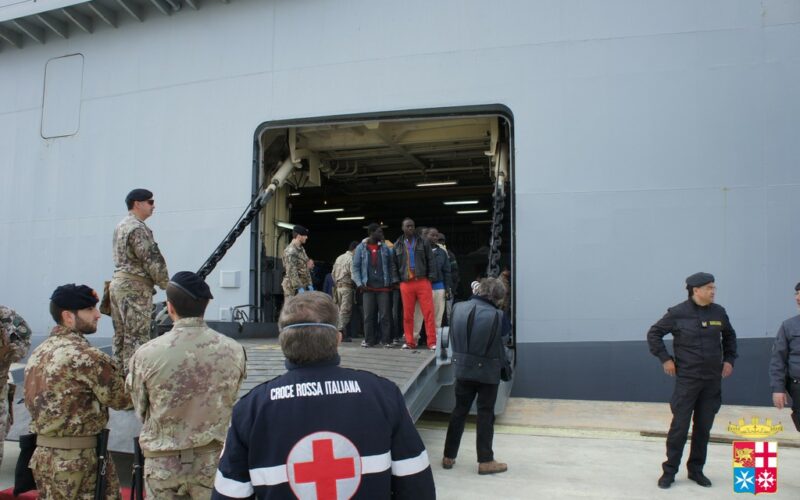 Augusta, Mare Nostrum, sbarcati 817 migranti