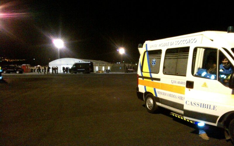 Augusta, 1500 persone sbarcate, i volontari della Misericordia di Cassibile sul posto