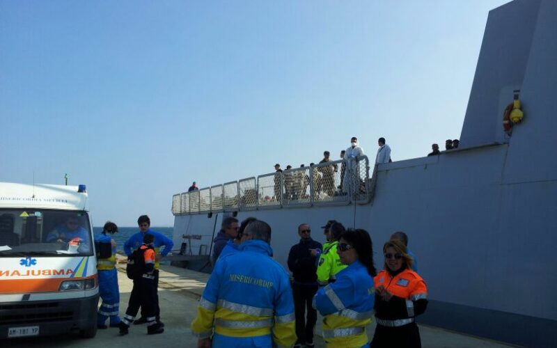 Operazione “Mare nostrum”, soccorsi 553 migranti, fermati 3 scafisti