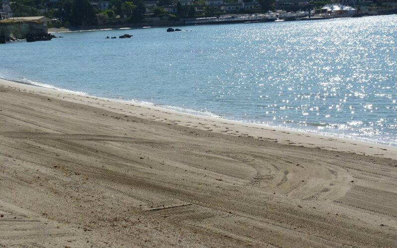 La spiaggia è pulita, il Sindaco, Giancarlo Garozzo, è stato di “parola”