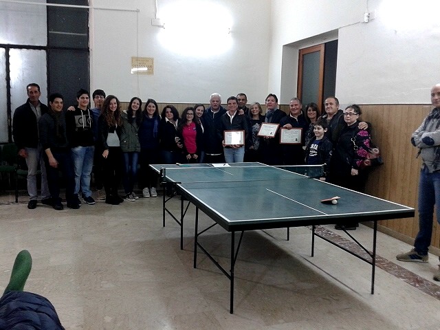 Il Consiglio di Quartiere dona alla parrocchia un tavolo da ping pong e un calcio balilla