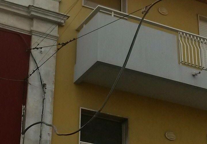 Un filo di corrente sopra le nostre teste, problema in via di risoluzione