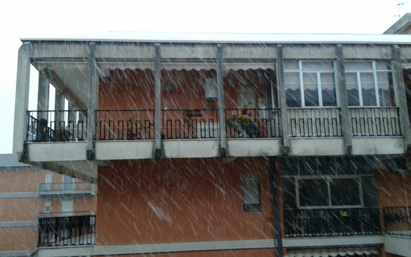 A Siracusa fiocca e a Cassibile un timido sole si affaccia