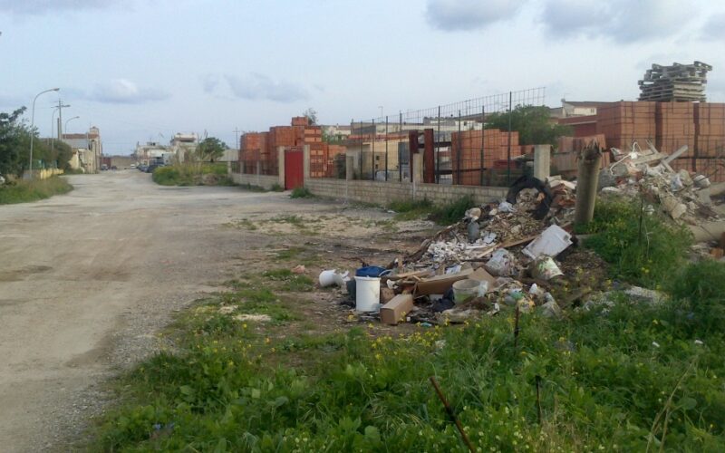 Una discarica che “scivola sul piano inclinato dell’indifferenza”