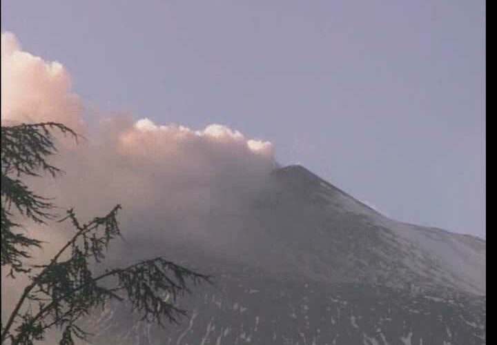 Nuova eruzione dell’Etna, alla vigilia di Natale intenso sciame sismico