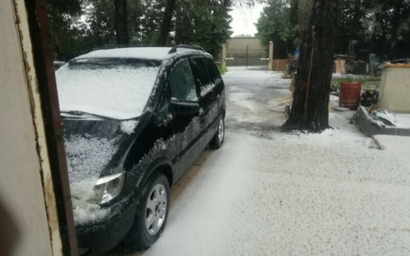 Violenta grandine a Siracusa, tutto diventa bianco, sembrava neve