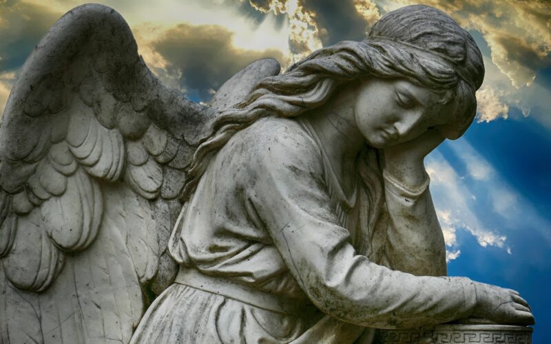 Il Coronavirus uccide, non ci sono né parole, né abbracci, solo silenzio