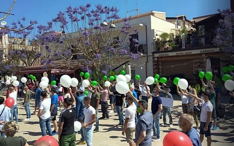 Cassibile sarà nostro, la manifestazione in diretta dalla piazza 📸🔴 FOTO E VIDEO
