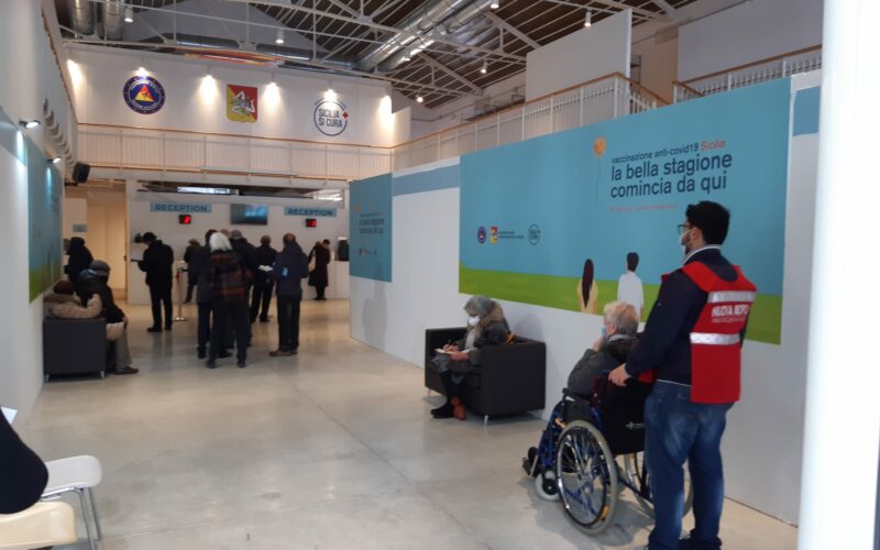 Covid-19, vaccinazione, nuovi orari nei centri e open day in provincia di Siracusa