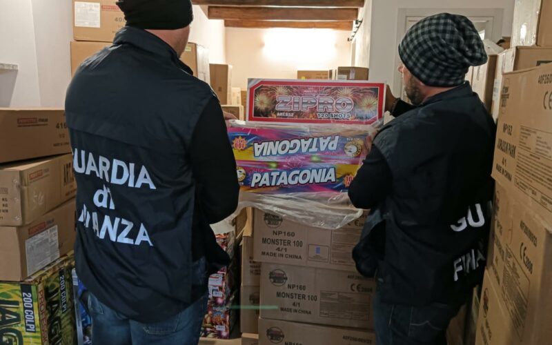 Sequestrate oltre 6 tonnellate di fuochi d’artificio illegalmente detenuti