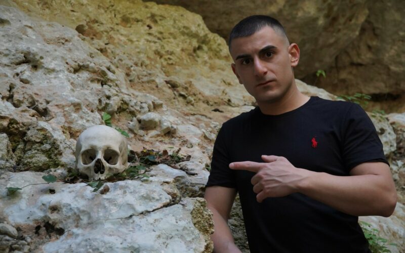 Un cranio preistorico fra i sentieri di Pantalica, la scoperta dell’ambientalista Sebastian Colnaghi