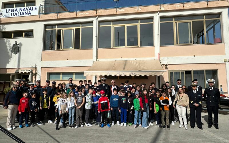 Studenti alla Giornata del Mare 2024 celebrazione a Siracusa