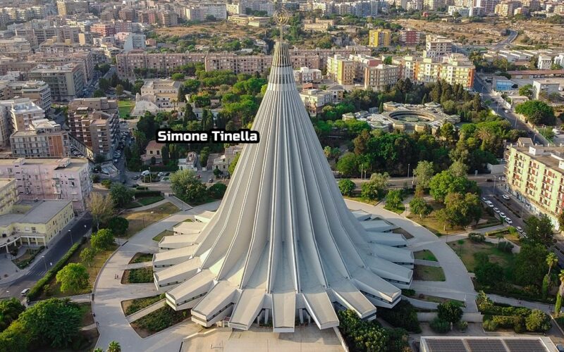 : Il Santuario della Madonna delle Lacrime: Un’icona del XX secolo
