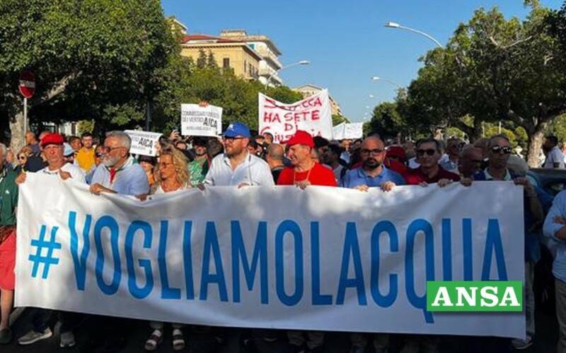 Manifestazione ad Agrigento contro la crisi idrica