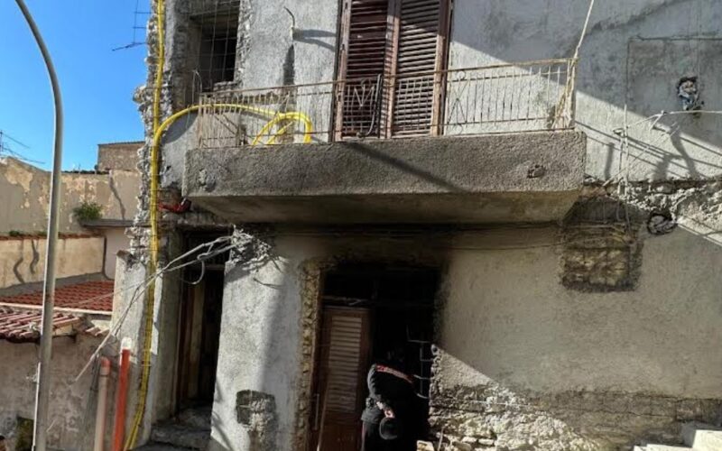 San Cipirello: Carabinieri salvano due bambini da un incendio