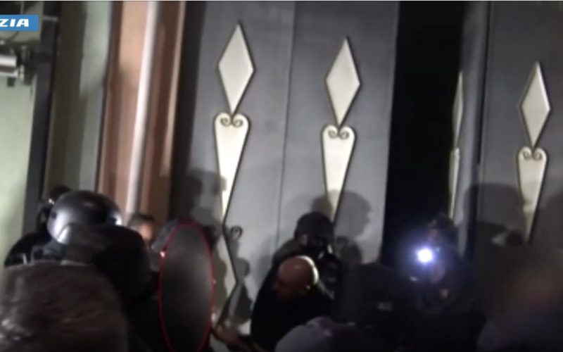 Adrano: arrestato uomo per danneggiamento e resistenza [VIDEO]