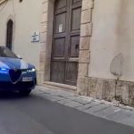 17enni tutti di Siracusa perseguitano anziano, disposta comunità