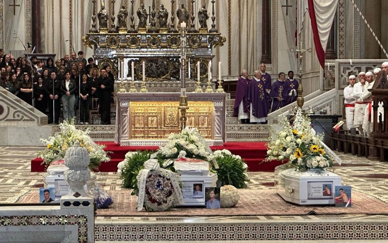Funerali a Monreale, lacrime e silenzio per tre giovani uccisi