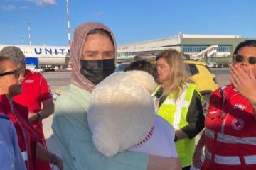 Palermo accoglie Ayeda, bimba afghana curata all’Ismett