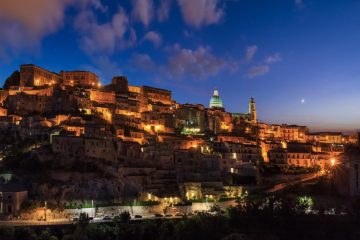 Ragusa ospita il teatro per riscoprire la felicità collettiva