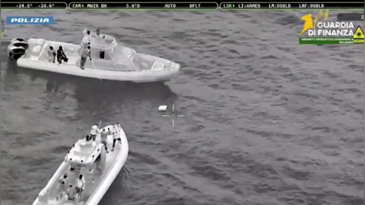 Maxi sequestro [VIDEO] di hashish nelle acque di Trapani
