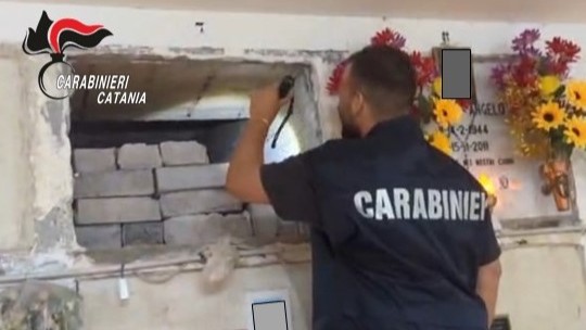 Aci Catena, sequestri al cimitero per gravi criticità sanitarie
