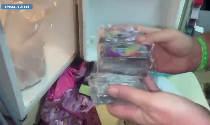 Droga nascosta in garage [VIDEO], arrestato cinquantasettenne a Catania